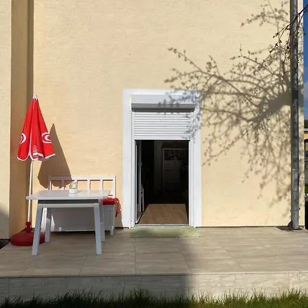 Charming Hideaway - Self Check-in - 1br *