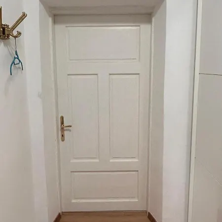 Charming Hideaway - Self Check-in - 1br Villach